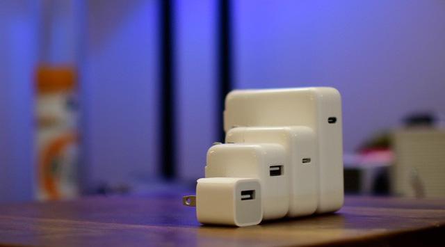 Không bán kèm củ sạc cho khách hàng mua iPhone 12: nghe có vẻ ngược đời nhưng với Apple thì rất có lý! - Ảnh 2. Không bán kèm củ sạc cho khách hàng mua iPhone 12: nghe có vẻ ngược đời nhưng với Apple thì rất có lý! - Ảnh 2.
