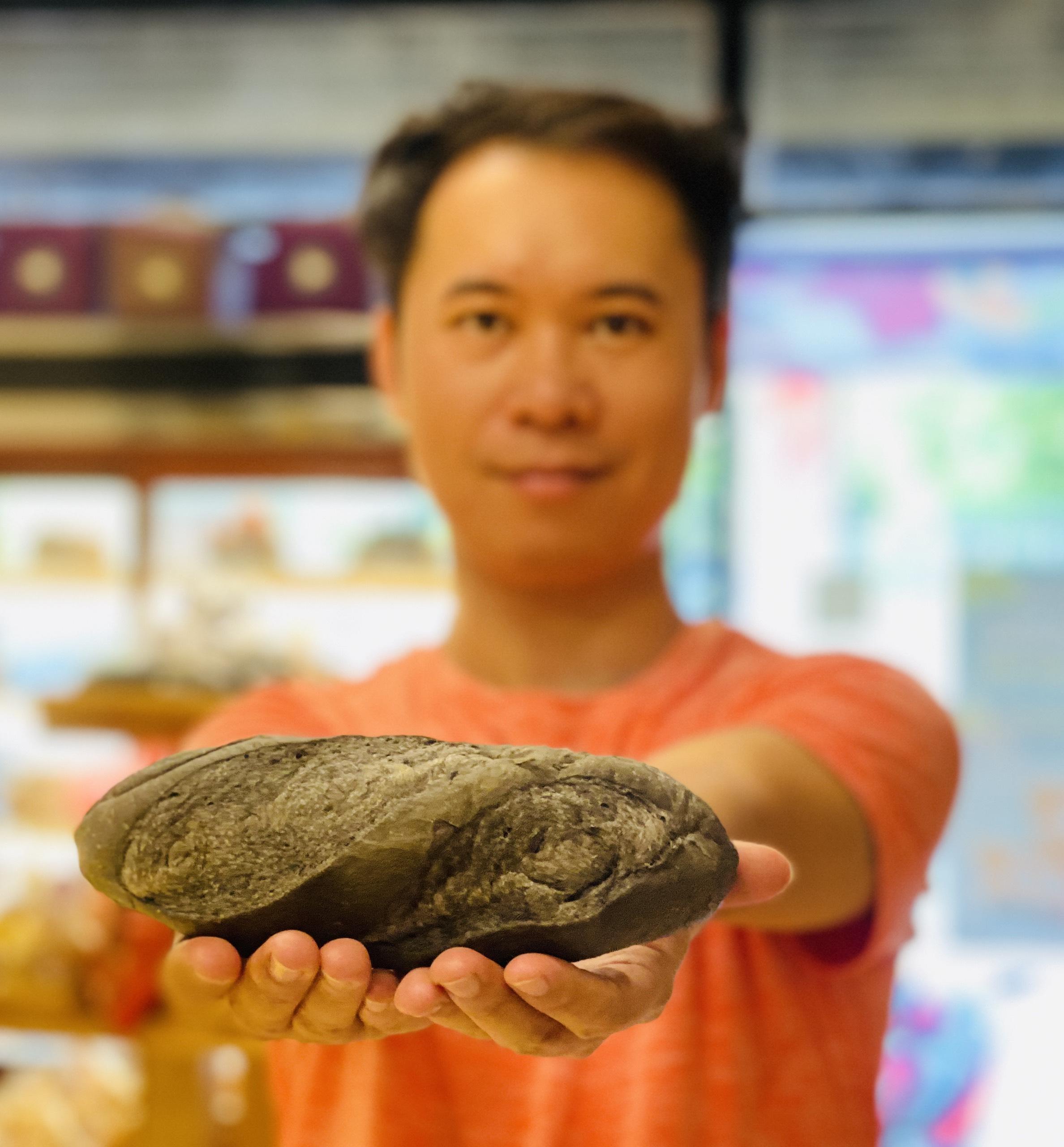 Bán bánh mì đen - Ảnh 1. Bán bánh mì đen - Ảnh 1.