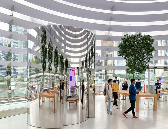 Tham quan Apple Store hình cầu nổi trên mặt nước vừa mới được khai trương tại Singapore - Ảnh 9. Tham quan Apple Store hình cầu nổi trên mặt nước vừa mới được khai trương tại Singapore - Ảnh 9.