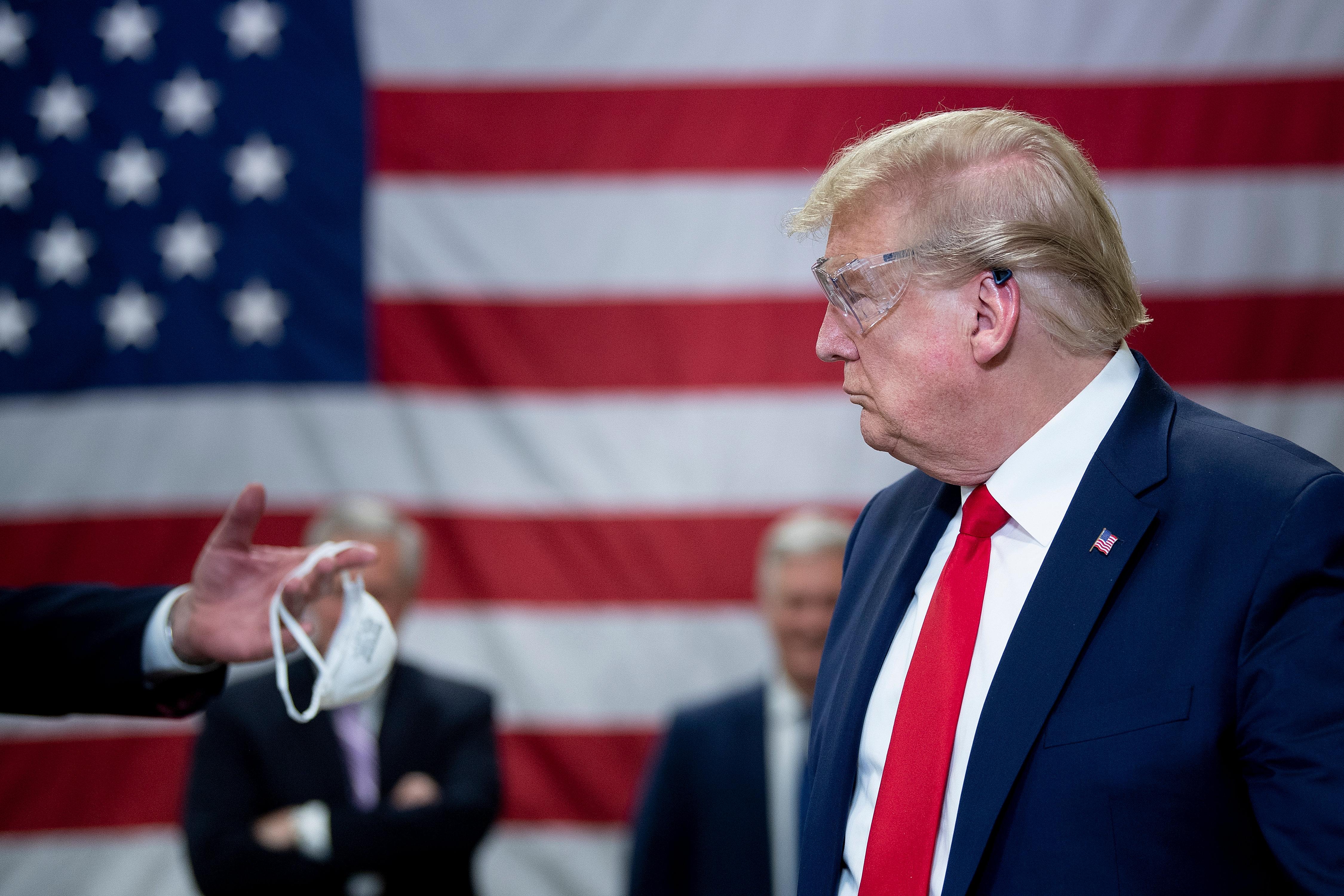 Ông Trump tuyên bố Mỹ sẽ có vắc xin COVID-19 'trong vài tuần nữa' - Ảnh 1. Ông Trump tuyên bố Mỹ sẽ có vắc xin COVID-19 'trong vài tuần nữa' - Ảnh 1.