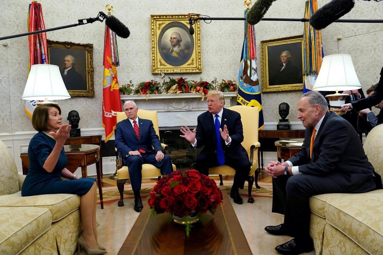 Đám đông, biểu tình và hai cuộc luận tội: 4 năm ông Trump làm tổng thống qua những bức ảnh - Ảnh 8. Đám đông, biểu tình và hai cuộc luận tội: 4 năm ông Trump làm tổng thống qua những bức ảnh - Ảnh 8.