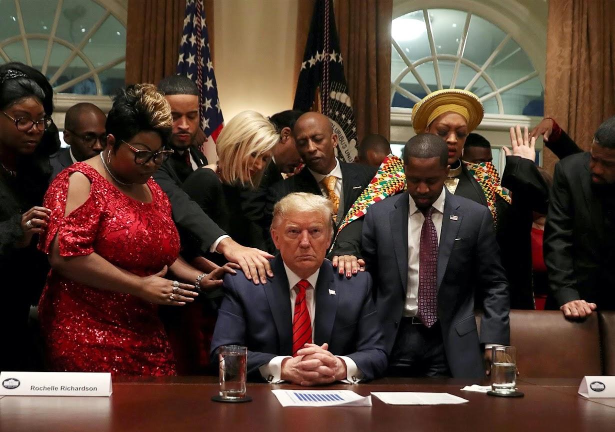 Đám đông, biểu tình và hai cuộc luận tội: 4 năm ông Trump làm tổng thống qua những bức ảnh - Ảnh 7. Đám đông, biểu tình và hai cuộc luận tội: 4 năm ông Trump làm tổng thống qua những bức ảnh - Ảnh 7.