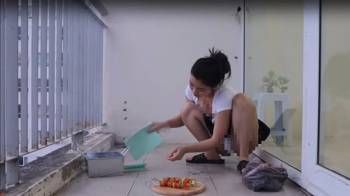 Chủ kênh YouTube thu về hàng chục triệu đồng mỗi tháng nhờ loạt video 'Single mom' phản cảm - Ảnh 1. Chủ kênh YouTube thu về hàng chục triệu đồng mỗi tháng nhờ loạt video 'Single mom' phản cảm - Ảnh 1.