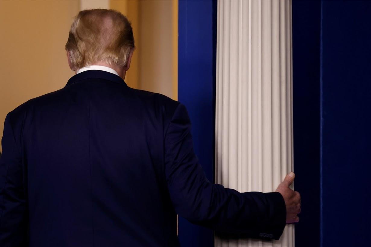 Đám đông, biểu tình và hai cuộc luận tội: 4 năm ông Trump làm tổng thống qua những bức ảnh - Ảnh 11. Đám đông, biểu tình và hai cuộc luận tội: 4 năm ông Trump làm tổng thống qua những bức ảnh - Ảnh 11.