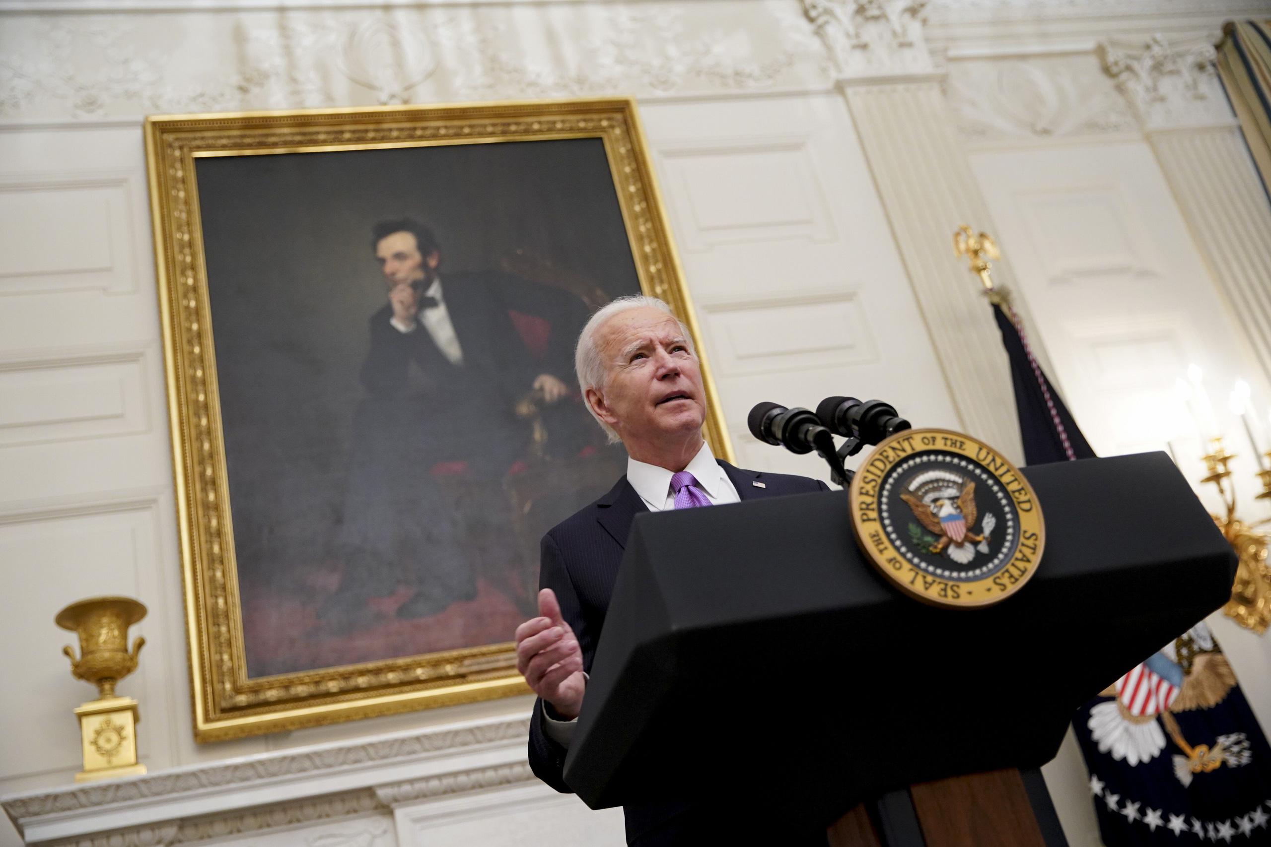 Ông Biden tiết lộ kế hoạch chống dịch, cảnh báo 100.000 người có thể chết trong tháng tới - Ảnh 1. Ông Biden tiết lộ kế hoạch chống dịch, cảnh báo 100.000 người có thể chết trong tháng tới - Ảnh 1.