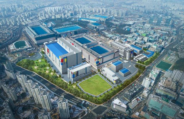 Samsung đã bỏ ra tới 116 tỷ USD để đầu tư vào lĩnh vực thiết kế và sản xuất chip, quả ngọt đầu tiên đã đến với công ty thông qua màn ra mắt của Galaxy S21 series - Ảnh 1. Samsung đã bỏ ra tới 116 tỷ USD để đầu tư vào lĩnh vực thiết kế và sản xuất chip, quả ngọt đầu tiên đã đến với công ty thông qua màn ra mắt của Galaxy S21 series - Ảnh 1.