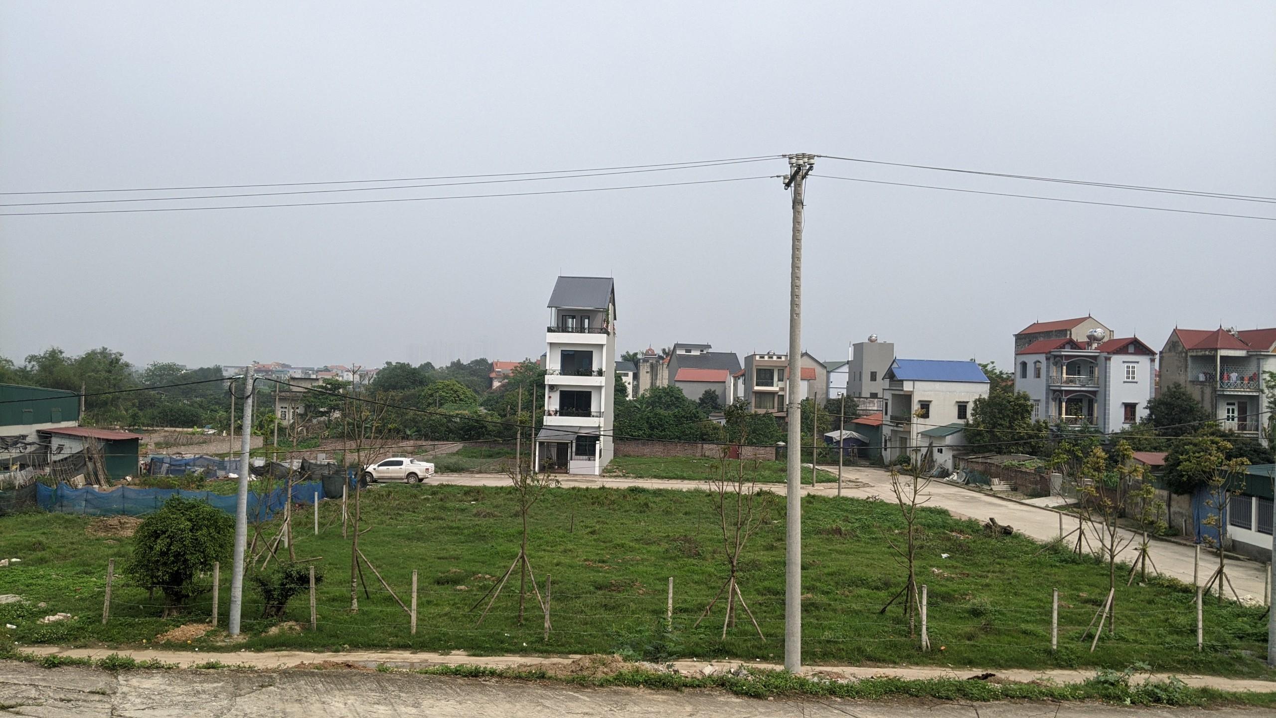 Giới đầu tư đổ xô săn đất nền ven sông Hồng - Ảnh 2. Giới đầu tư đổ xô săn đất nền ven sông Hồng - Ảnh 2.