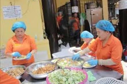 Bếp ăn từ tâm nơi cửa Phật