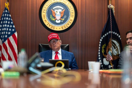Ông Trump khiến Mỹ bất ngờ với lệnh ngừng bắn