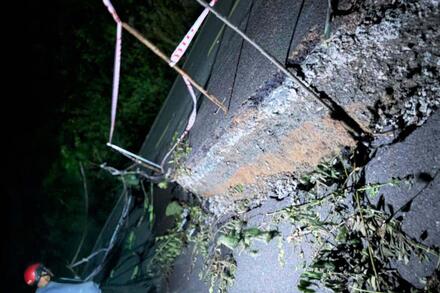 Cấm lưu thông trên đường liên xã ở Lâm Đồng do xuất hiện nhiều điểm sụt lún, đứt gãy