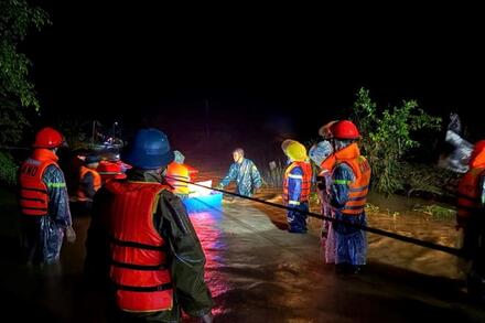 Đắk Lắk sơ tán 180 người khỏi vùng ngập lũ, nguy cơ sạt lở cao trong đêm