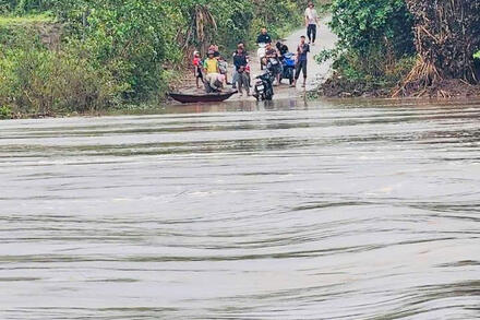 Nước lũ uy hiếp, Gia Lai sơ tán hàng trăm hộ dân