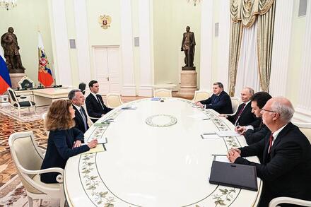 Chi tiết cuộc hội đàm giữa Đặc phái viên Mỹ và Tổng thống Nga về vấn đề Ukraine