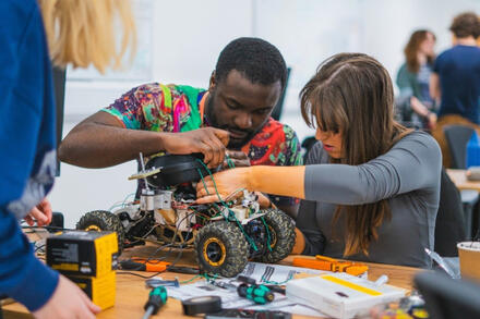 Đại học thế kỷ 21: Không bài giảng, không thi cử