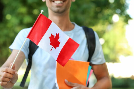 Canada đơn giản hóa thủ tục cho du học sinh