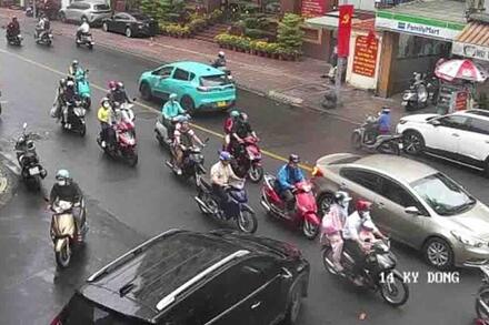 Mưa dông trái mùa diễn ra ở TPHCM, có nơi mưa trên 50 mm