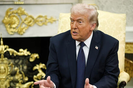 Ông Trump nêu lý do cắt đứt mọi hoạt động thương mại với Tây Ban Nha