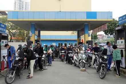 Hà Nội sẽ xử lý trường hợp găm hàng, dừng bán xăng không có lý do