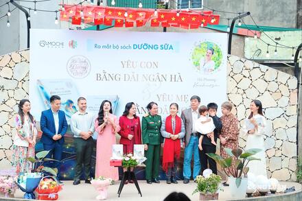 Ra mắt bộ sách 'Yêu con bằng dải ngân hà - Yêu mẹ bằng dải ngân hà'