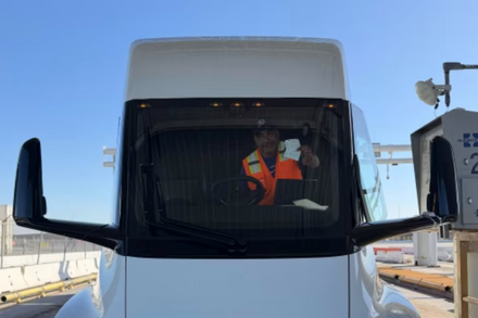 15.000 xe tải điện Tesla sắp được tung ra thị trường, giá rẻ hơn 100.000 USD so với nhiều đối thủ, đi được 800 km/sạc: Elon Musk đang toan tính gì?