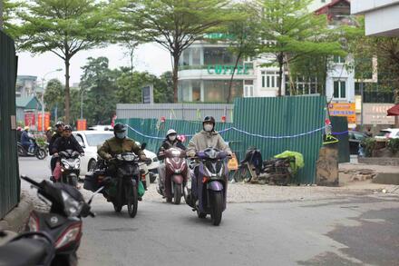 Hà Nội rào chắn thi công chống ngập: Một chút bất tiện vì mùa mưa an toàn