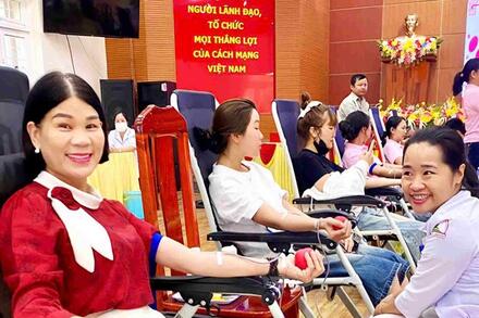 Đông đảo người lao động Lâm Đồng tham gia hiến máu tình nguyện