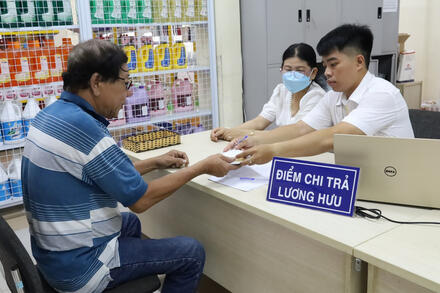 Người hưởng lương hưu dưới 3,5 triệu đồng được tăng thêm 300.000 đồng/tháng