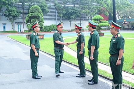 Phát triển hệ thống thông tin liên lạc quân sự hiện đại