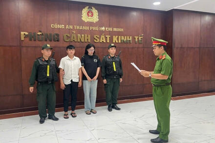 Bán hàng giả nhãn hiệu thu lợi hơn 4,5 tỉ đồng, hai vợ chồng ở TP Hồ Chí Minh bị khởi tố