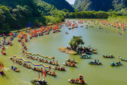 Lễ hội Sắc vàng Tam Cốc - Tràng An tôn vinh nghề nông truyền thống