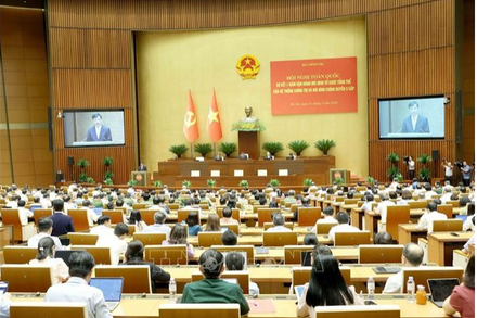 Chính phủ tập trung xây dựng, hoàn thiện đồng bộ thể chế gắn với cải cách mạnh mẽ thủ tục hành chính