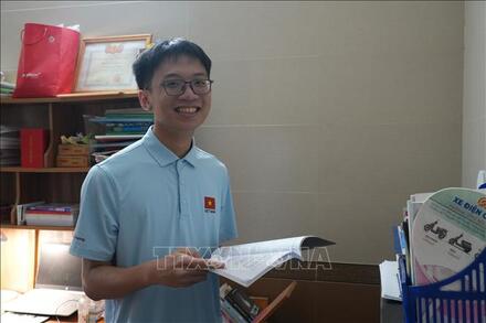 Nam sinh lớp 11 và hành trình chinh phục đỉnh cao Toán  học