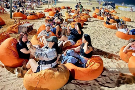 Nha Trang siết quản lý bờ biển, loạt nhà hàng lớn buộc thu hồi ô, ghế sau 18h