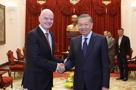 Tổng Bí thư, Chủ tịch nước đề nghị FIFA hỗ trợ Việt Nam đăng cai một số giải đấu