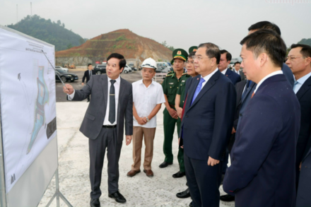 Phó Thủ tướng Thường trực Phạm Gia Túc khảo sát mô hình logistics, cửa khẩu thông minh tại Lạng Sơn