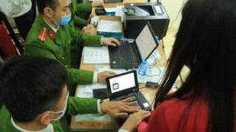 Từ ngày mai, người dân bị chậm trả thẻ CCCD cần gọi ngay số điện thoại này