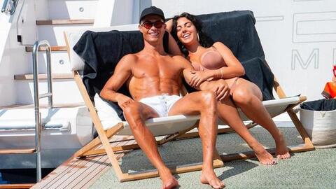 Háo hức chờ ngày trọng đại, bạn gái Ronaldo tiết lộ về quá khứ lạnh cóng trong phòng kho