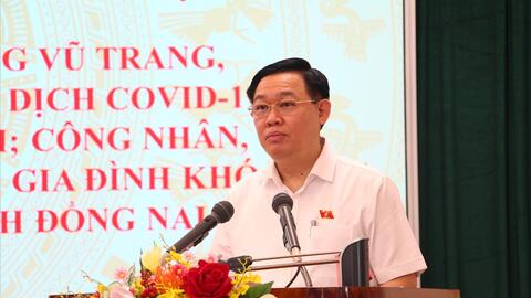 Chủ tịch Quốc hội Vương Đình Huệ làm việc và tặng quà Tết ở tỉnh Đồng Nai