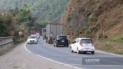 Cảnh báo nguy cơ tai nạn giao thông trên Quốc lộ 6 những ngày cận Tết