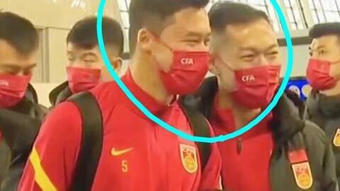 "Cười vượt khẩu trang" sau ngày thua Việt Nam, cầu thủ Trung Quốc gây phẫn nộ lớn