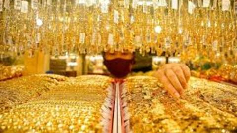 So sánh giá vàng hôm nay 22/2: Vàng trong nước tăng mạnh 100.000 - 600.000 đồng/lượng