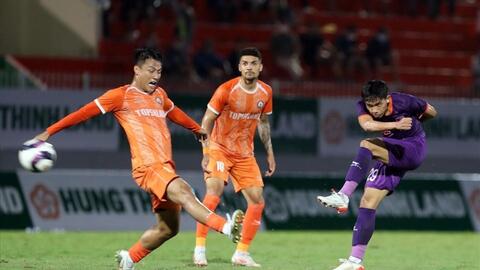 Nhiều câu lạc bộ V.League "lao đao" vì COVID-19