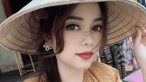 "Ở ẩn" đã lâu, Hằng Túi gây choáng khi bán nhà 123m2 mặt tiền Phố Huế, chốt thêm 5 căn biệt thự biển Hội An giá cả trăm tỷ đồng