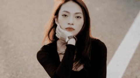 Khánh Vy tiết lộ quãng thời gian bất ổn đỉnh điểm: 3h sáng vừa khóc vừa nôn, 9h vẫn rạng rỡ đi làm vì lời dặn nghiêm khắc của mẹ