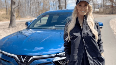 ‘Nữ hoàng review’ Supercar Blondie: Ngỡ ngàng khi công nghệ Vinfast VF 9 không thua kém Tesla Model X, mà giá chỉ bằng phân nửa