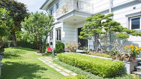 Ngất ngây biệt thự phong cách hoàng gia của Hồ Quỳnh Hương: Ở ẩn trong không gian xanh mướt rộng 600 m2, phòng ăn xây cả bể cá dưới chân