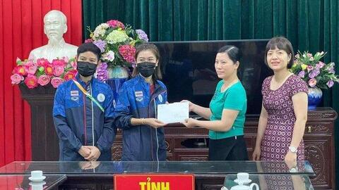 Nữ trưởng đoàn Madam Pang ủng hộ người nghèo tỉnh Nam Định