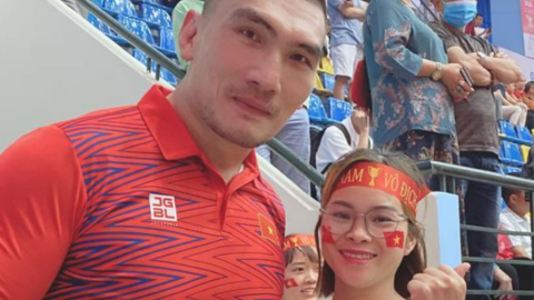 "Gã khổng lồ" cao 1m92 nặng 125kg và cô vợ thua 77kg: Hôm trước đoạt Vàng SEA Games, hôm sau về gấp để cưới vợ!