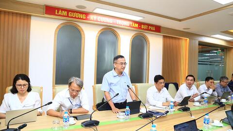 Lãnh đạo EVN và Ban Giám đốc Học viện Công nghệ Bưu chính viễn thông trao đổi về khả năng hợp tác