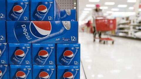 Tại sao PepsiCo vẫn hả hê khi loạt sản phẩm từ khoai tây chiên Lay's, trà Lipton, Pepsi, 7 Up bị ngừng bán tại các siêu thị ở nhiều quốc gia?